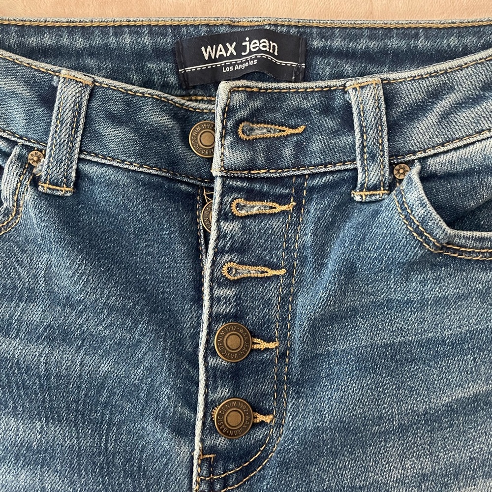 Women’s Ripped Jeans - Picture 4 of 6